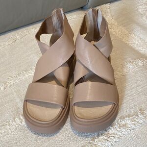 wishbone Cream sandals ladies size 10